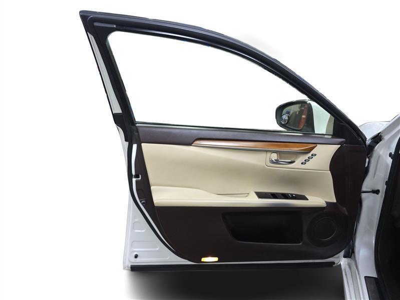 used 2018 Lexus ES 300h car, priced at $13,600