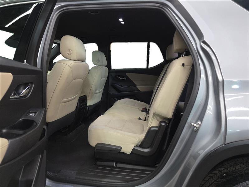 used 2023 Chevrolet Traverse car, priced at $20,300