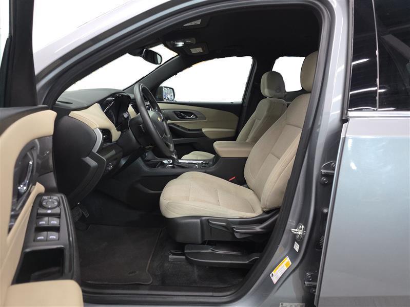 used 2023 Chevrolet Traverse car, priced at $20,300