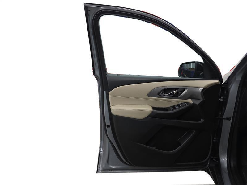 used 2023 Chevrolet Traverse car, priced at $20,300