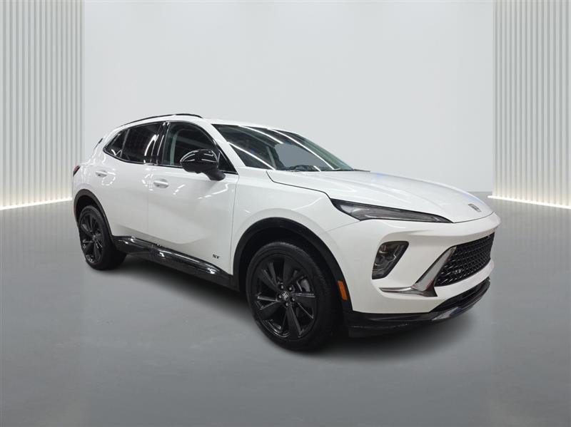 used 2025 Buick Envision car, priced at $28,900