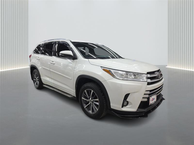 used 2018 Toyota Highlander car, priced at $22,900