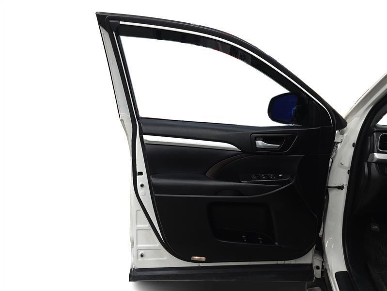 used 2018 Toyota Highlander car, priced at $22,900