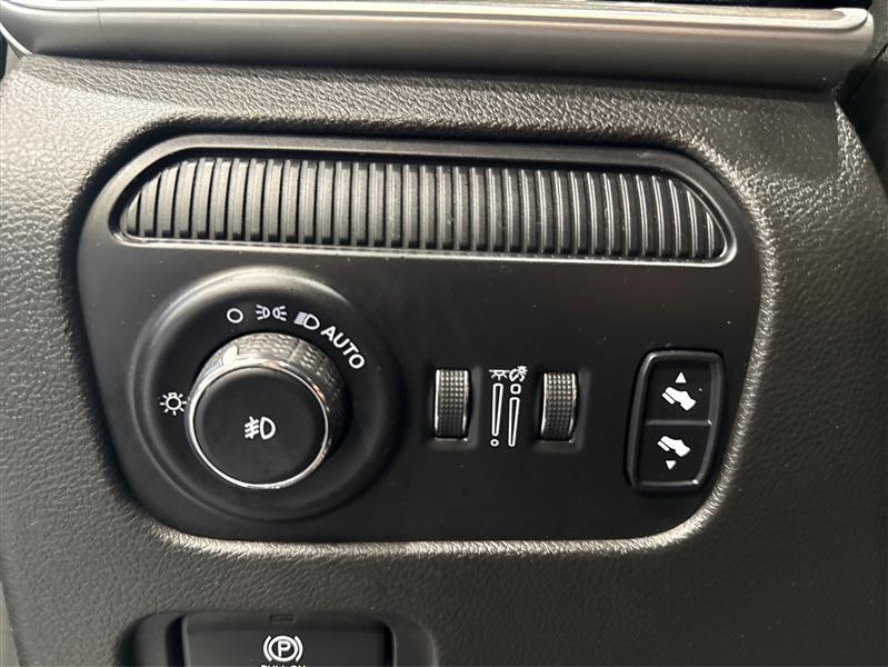 used 2022 Jeep Wagoneer car, priced at $33,900