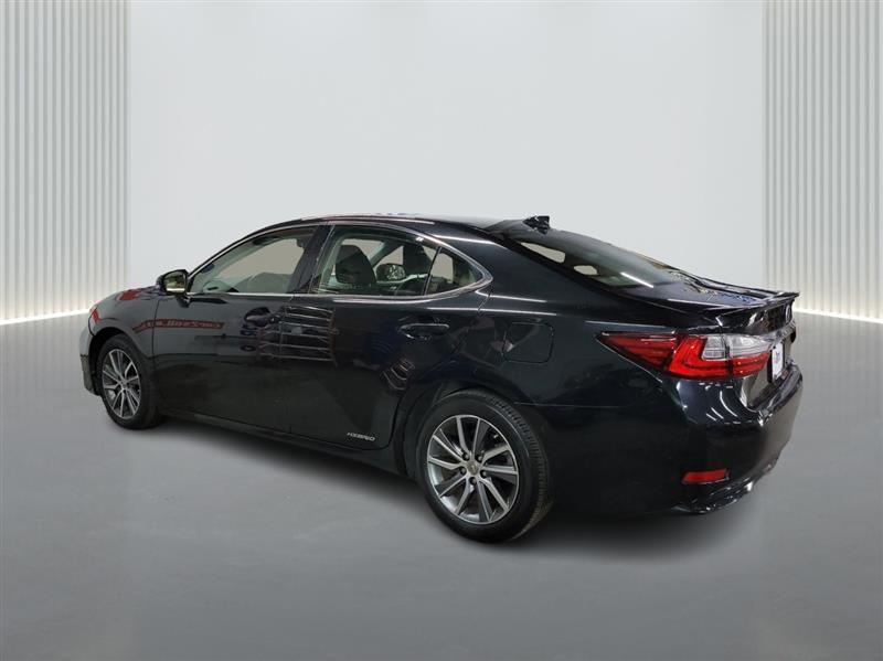 used 2017 Lexus ES 300h car, priced at $13,900