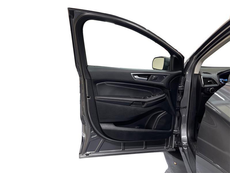 used 2024 Ford Edge car, priced at $24,900