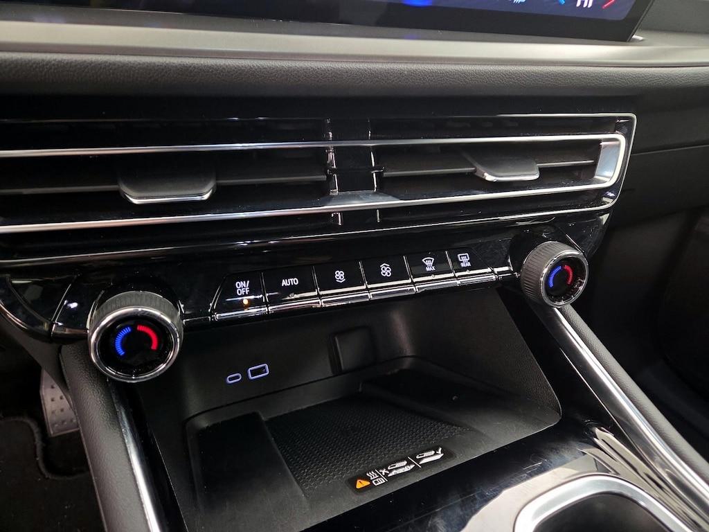 used 2025 Chevrolet Traverse car, priced at $35,998