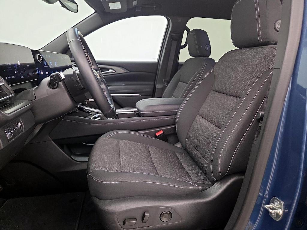 used 2025 Chevrolet Traverse car, priced at $35,998