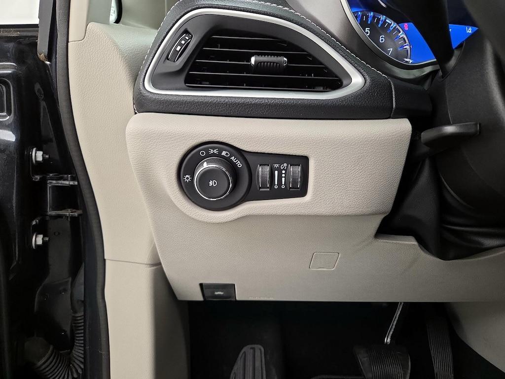 used 2021 Chrysler Pacifica car, priced at $29,998