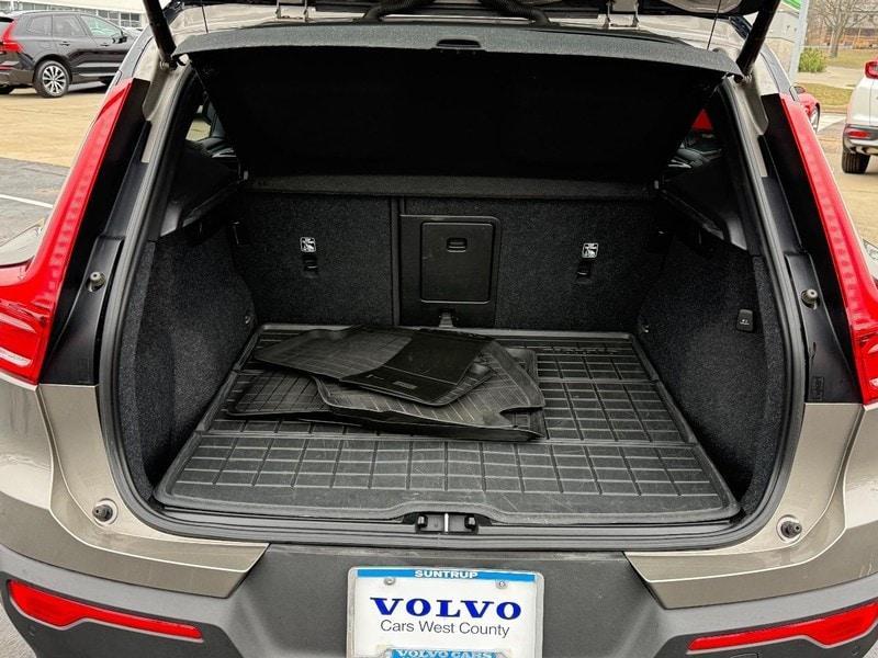 used 2022 Volvo XC40 car, priced at $27,500