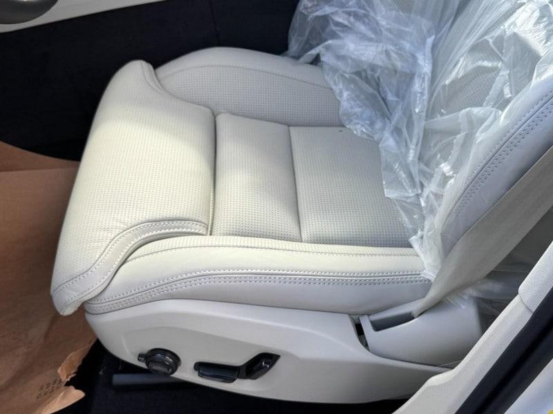 new 2026 Volvo XC60 car, priced at $64,525