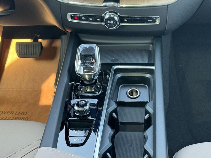 new 2026 Volvo XC60 Plug-In Hybrid car, priced at $69,285