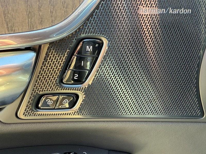 new 2025 Volvo V90 Cross Country car, priced at $61,405