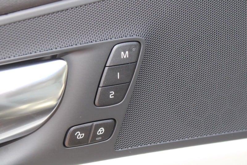 new 2025 Volvo XC60 Plug-In Hybrid car, priced at $49,975