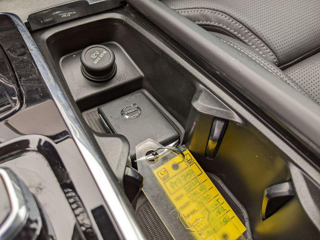 used 2024 Volvo XC90 Recharge Plug-In Hybrid car, priced at $51,000