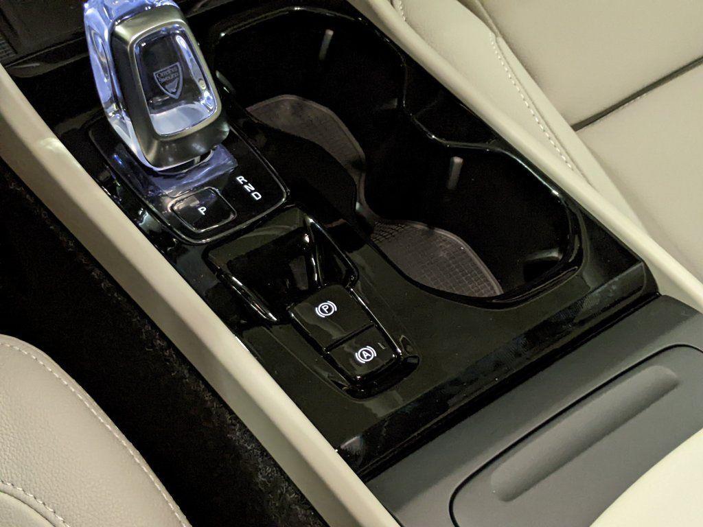 new 2025 Volvo XC40 car, priced at $39,500