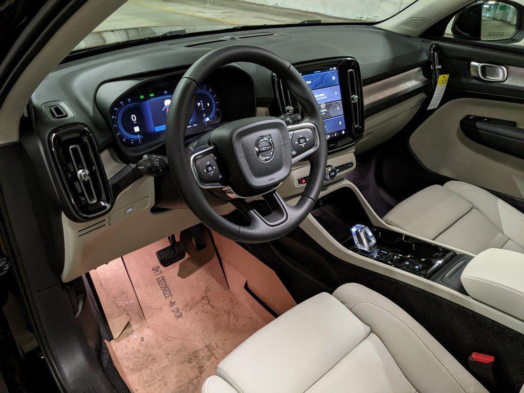 new 2025 Volvo XC40 car, priced at $39,500