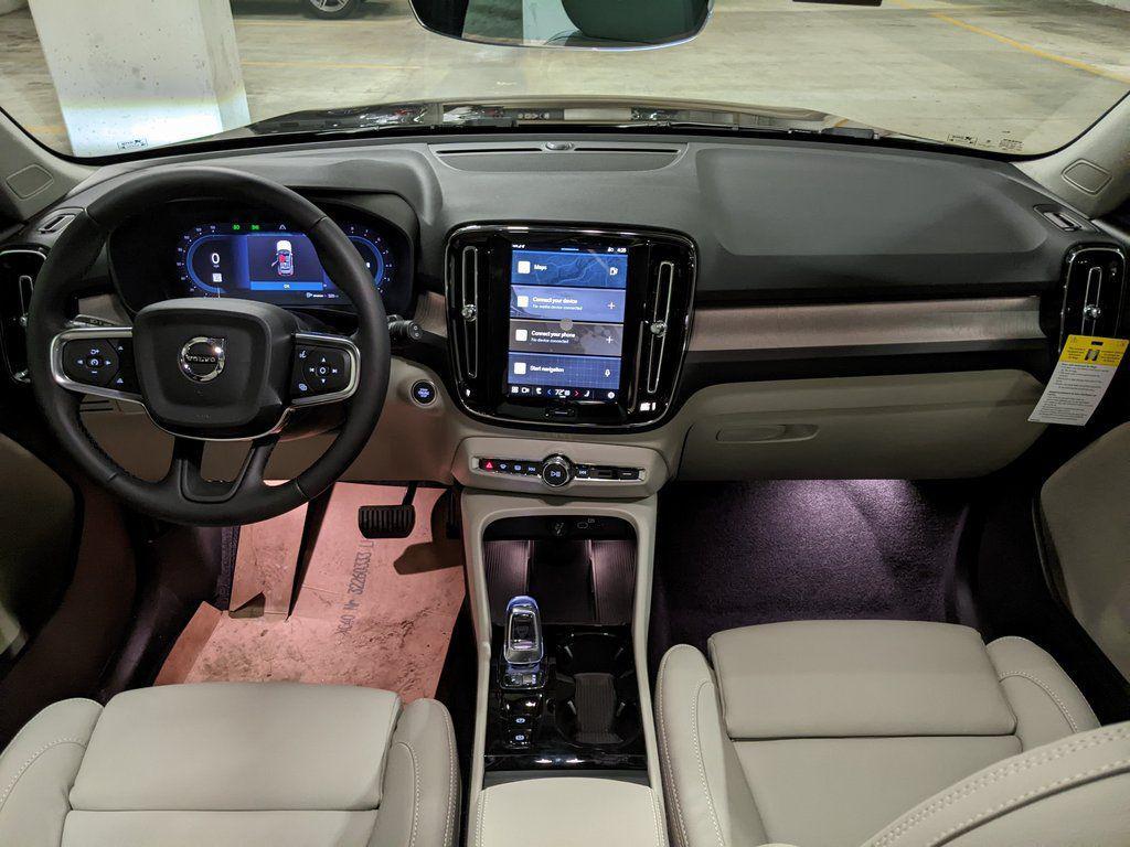 new 2025 Volvo XC40 car, priced at $39,500