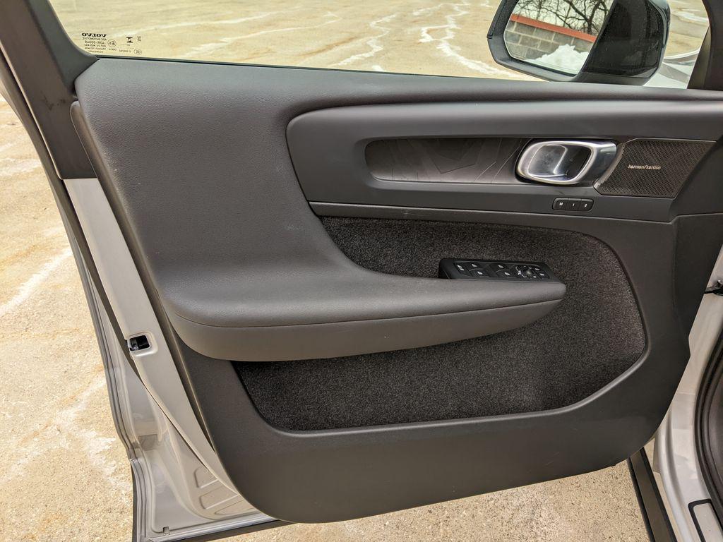 used 2024 Volvo XC40 Recharge Pure Electric car, priced at $36,600