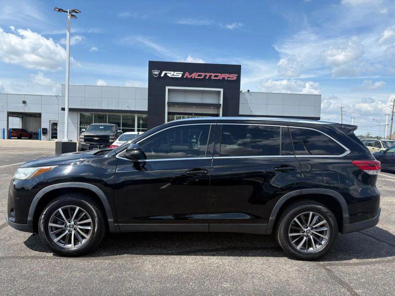 used 2019 Toyota Highlander car, priced at $21,966
