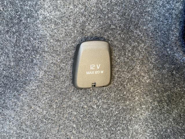 used 2021 Volvo XC40 car, priced at $21,564