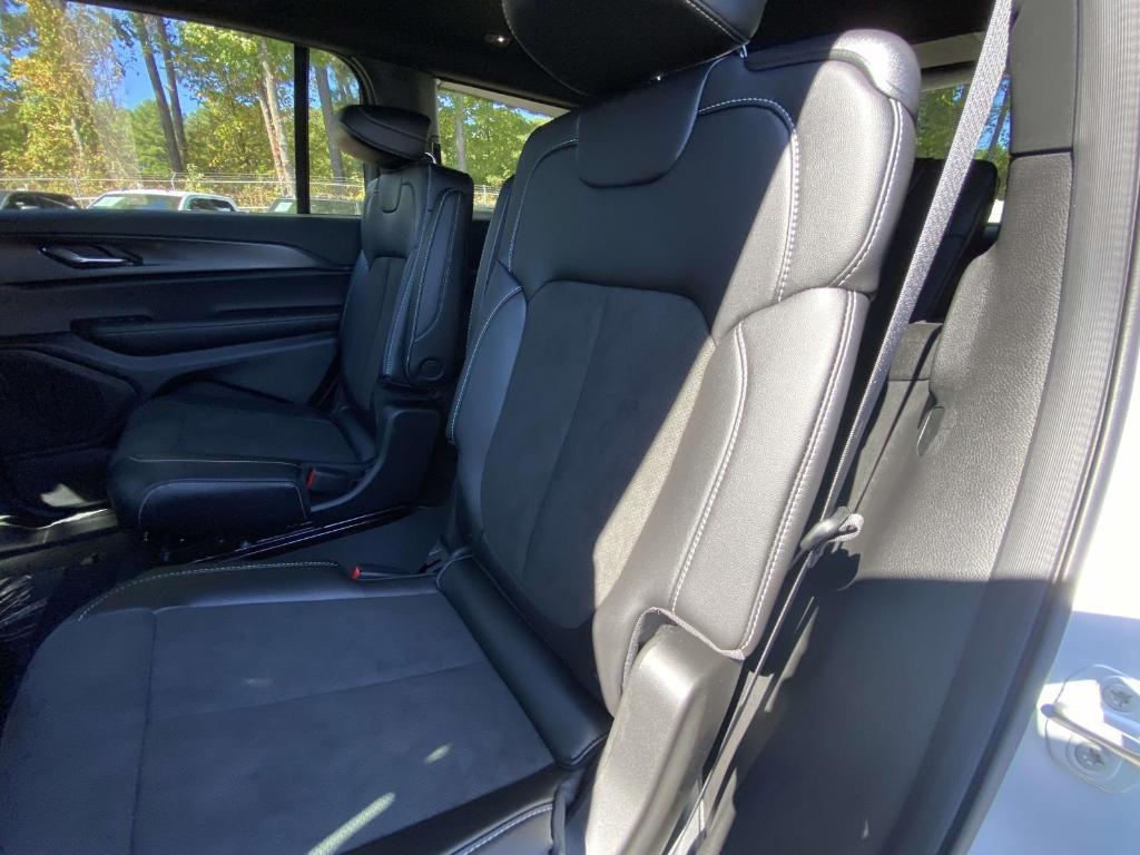 new 2025 Jeep Grand Cherokee L car, priced at $40,623