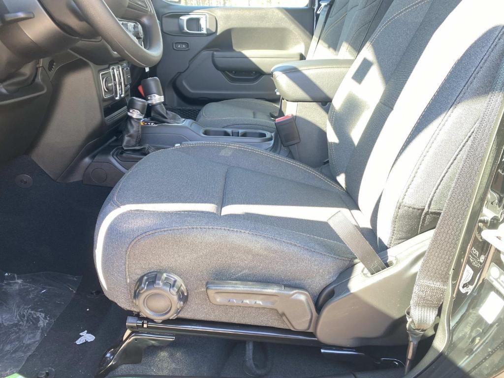 new 2026 Jeep Gladiator car, priced at $40,208