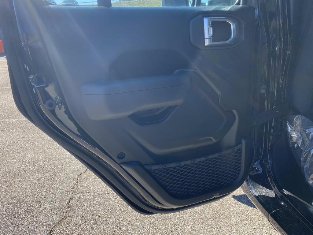 new 2026 Jeep Gladiator car, priced at $40,208