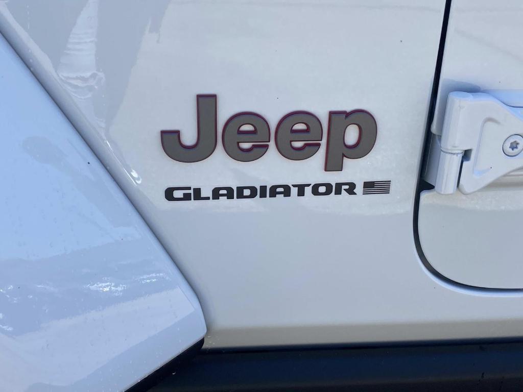 new 2026 Jeep Gladiator car, priced at $58,578