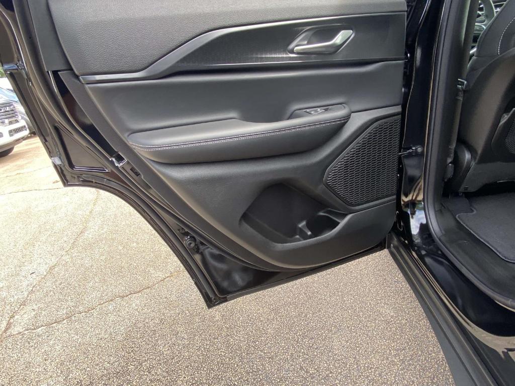 new 2025 Jeep Grand Cherokee car, priced at $37,268