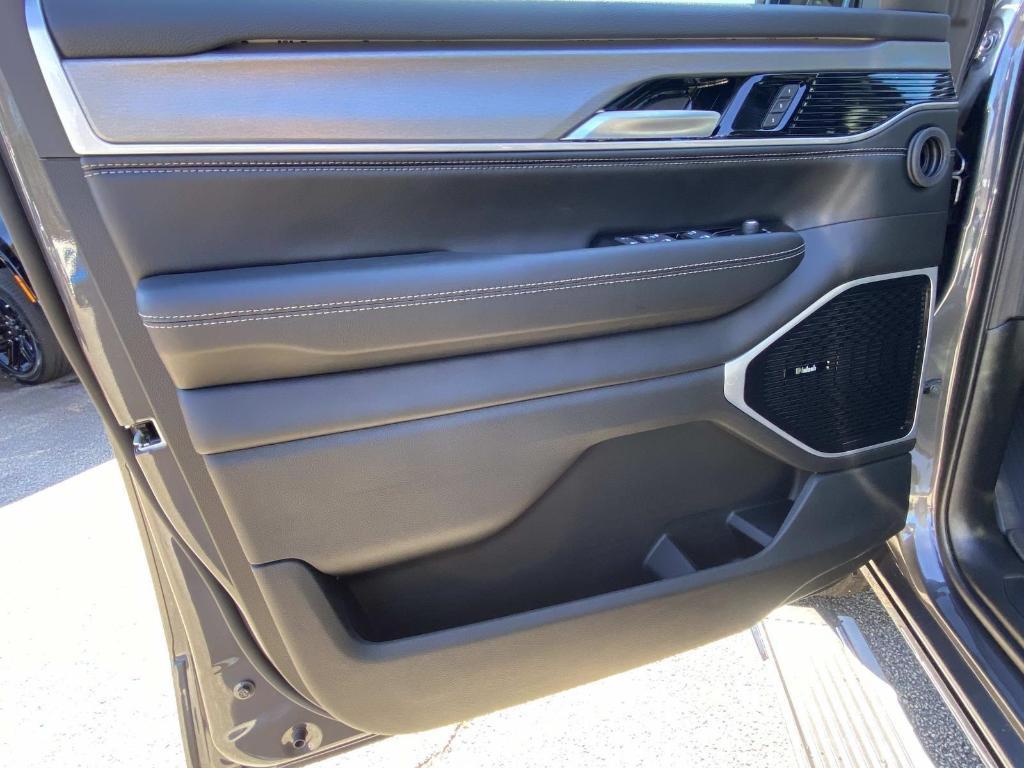 new 2026 Jeep Grand Wagoneer car, priced at $80,223