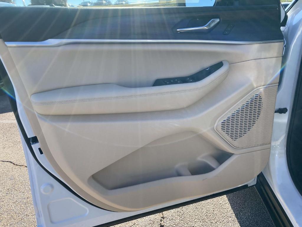 new 2025 Jeep Grand Cherokee car, priced at $47,028