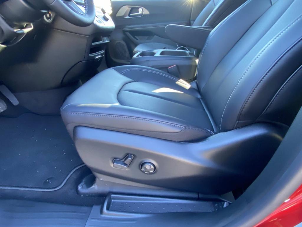 new 2026 Chrysler Pacifica car, priced at $40,823
