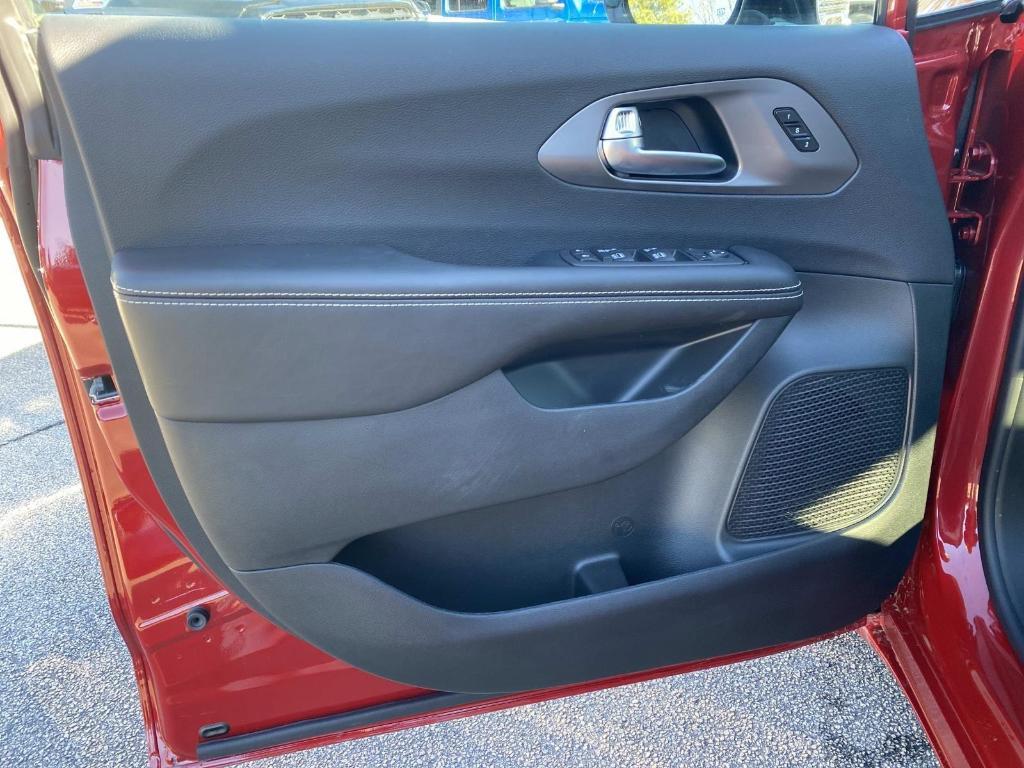 new 2026 Chrysler Pacifica car, priced at $40,823