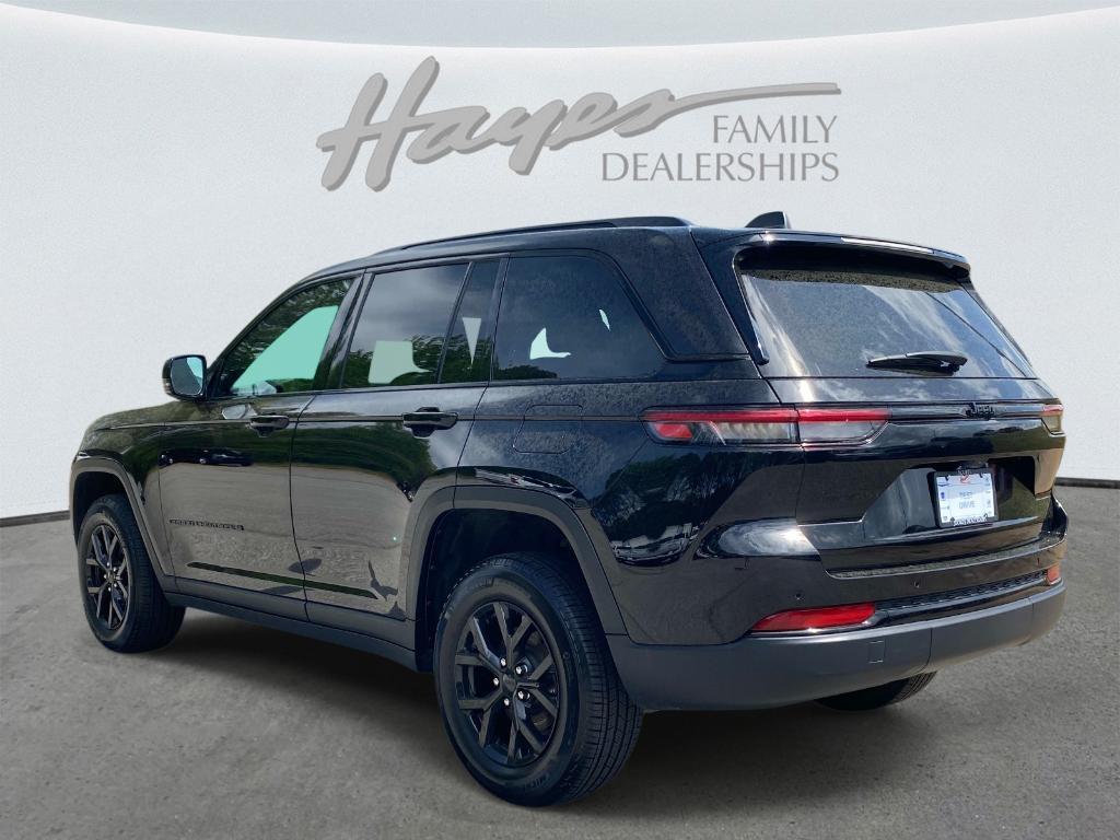 used 2025 Jeep Grand Cherokee car, priced at $34,098