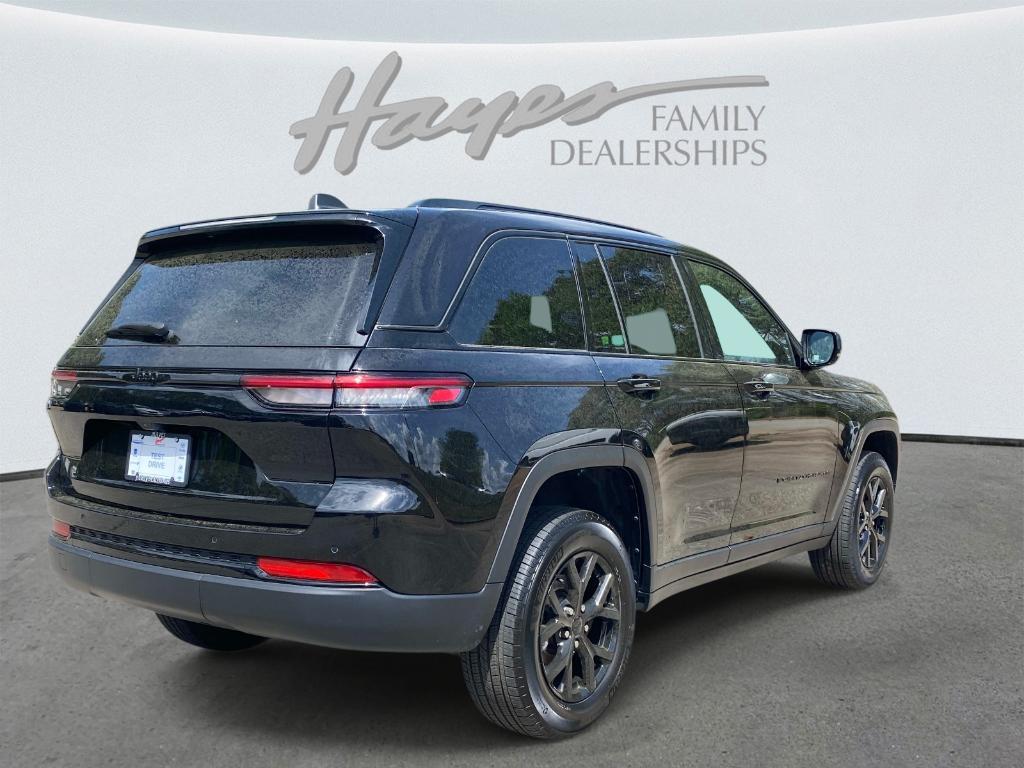 used 2025 Jeep Grand Cherokee car, priced at $34,098
