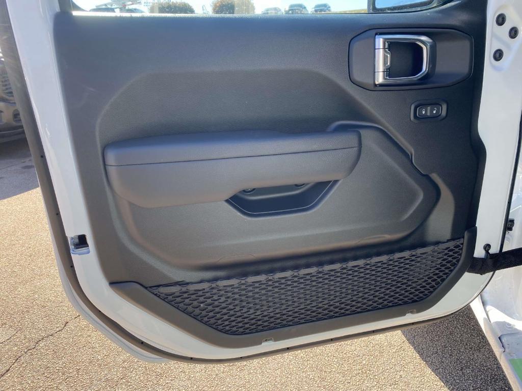 new 2026 Jeep Wrangler car, priced at $40,753