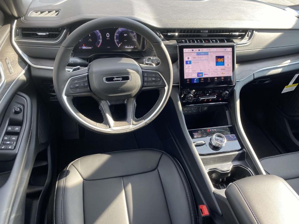 new 2025 Jeep Grand Cherokee car, priced at $49,128