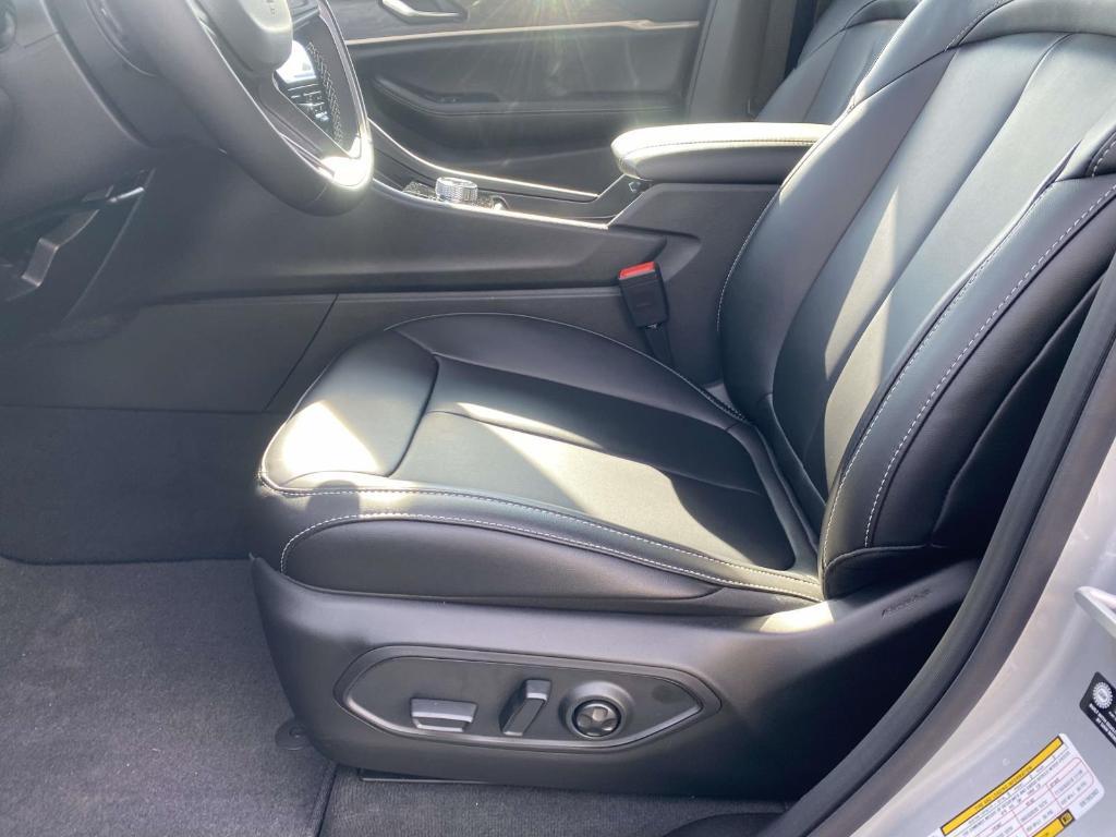 new 2025 Jeep Grand Cherokee car, priced at $49,128