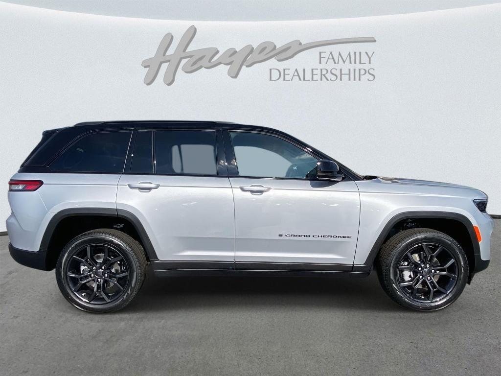 new 2025 Jeep Grand Cherokee car, priced at $49,128