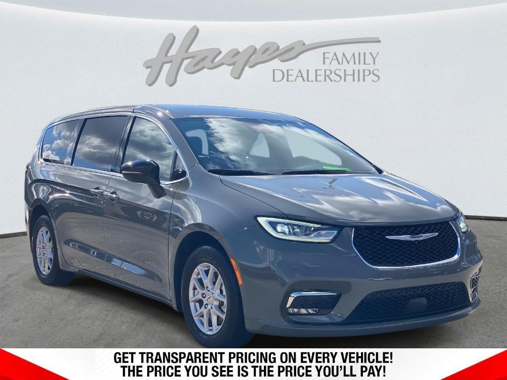 used 2025 Chrysler Pacifica car, priced at $27,587
