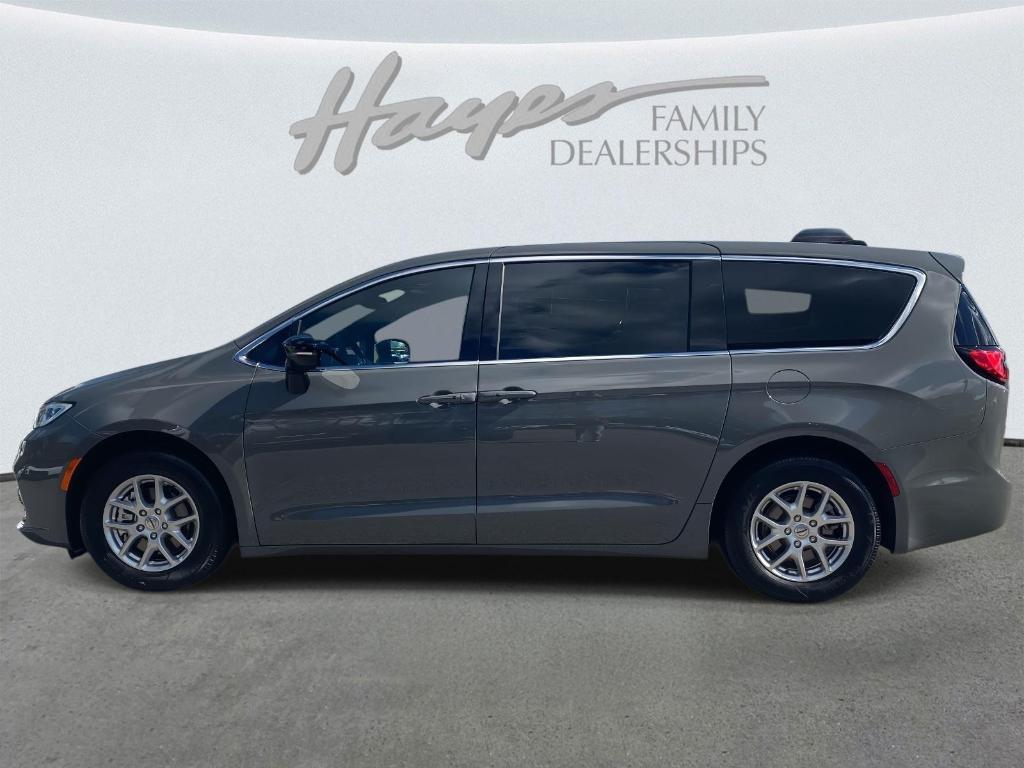 used 2025 Chrysler Pacifica car, priced at $28,488