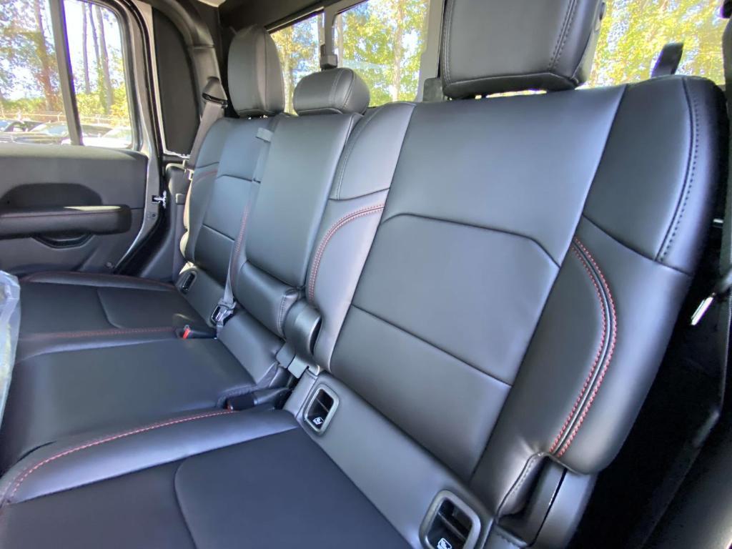 new 2025 Jeep Gladiator car, priced at $54,138