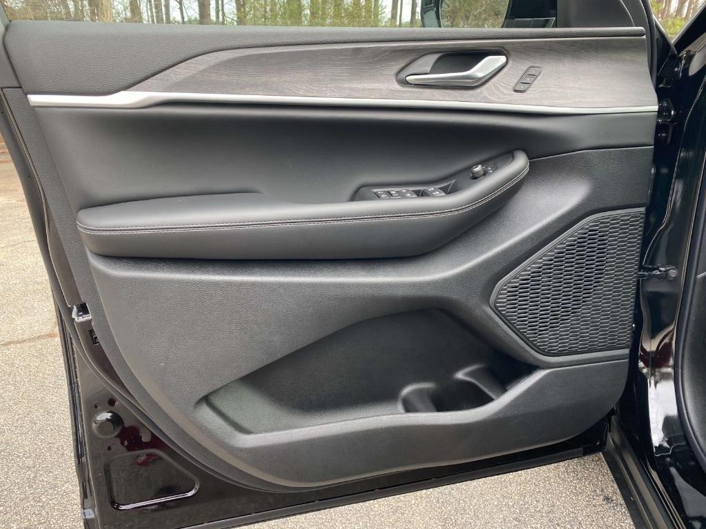 new 2025 Jeep Grand Cherokee car, priced at $49,128