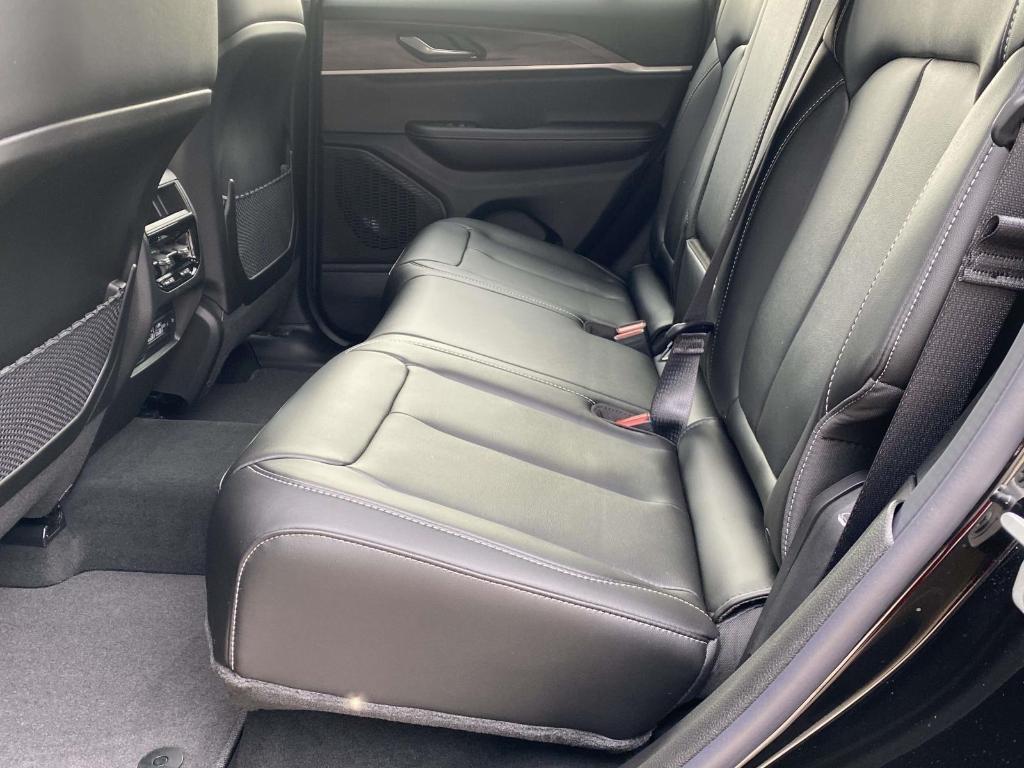 new 2025 Jeep Grand Cherokee car, priced at $49,128