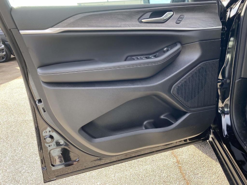 new 2025 Jeep Grand Cherokee L car, priced at $51,898