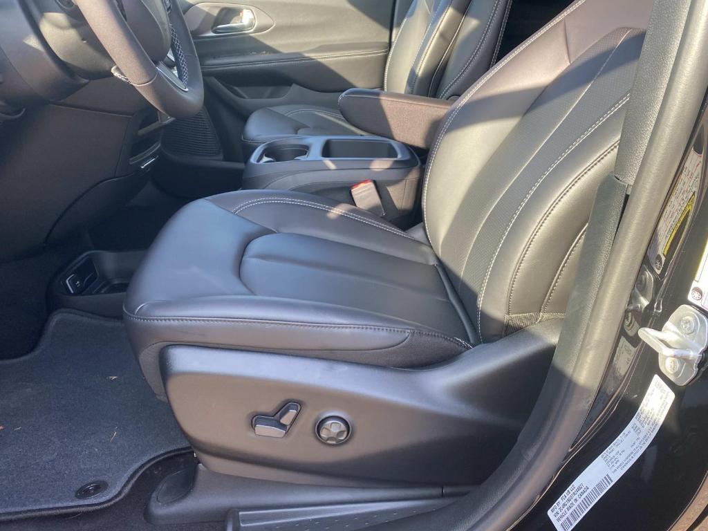 new 2026 Chrysler Pacifica car, priced at $41,078