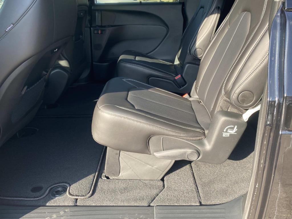 new 2026 Chrysler Pacifica car, priced at $41,078
