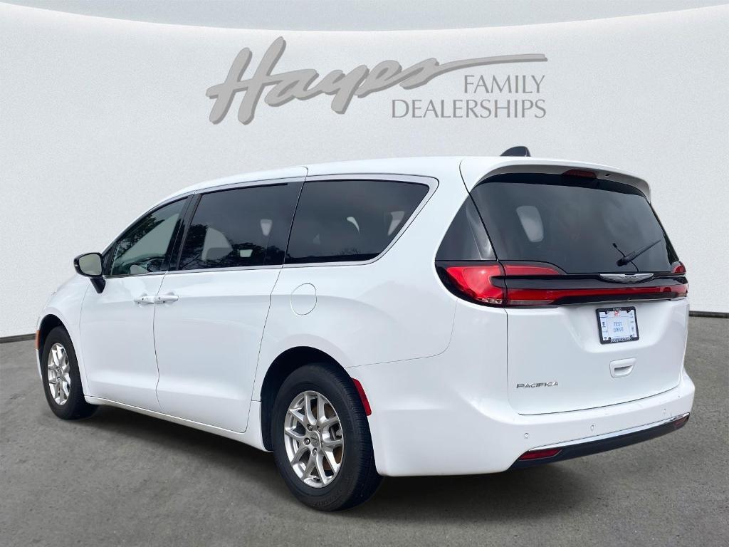 used 2025 Chrysler Pacifica car, priced at $28,317