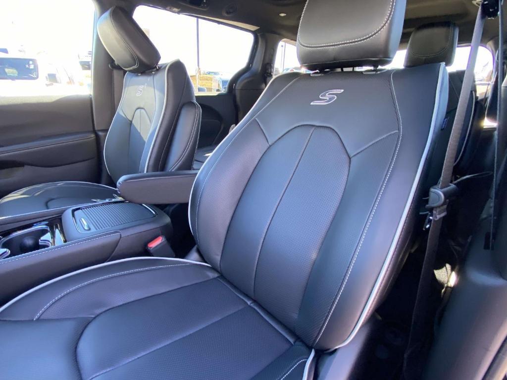 new 2026 Chrysler Pacifica car, priced at $47,113